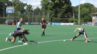 Hockey: Laren Dames 1 speelt in oefenwedstrijd gelijk