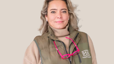 Aannemer Helen Bakker uit Laren is een zeldzaamheid in de bouw: ’Mannen die me niet kennen testen me vaak even uit’