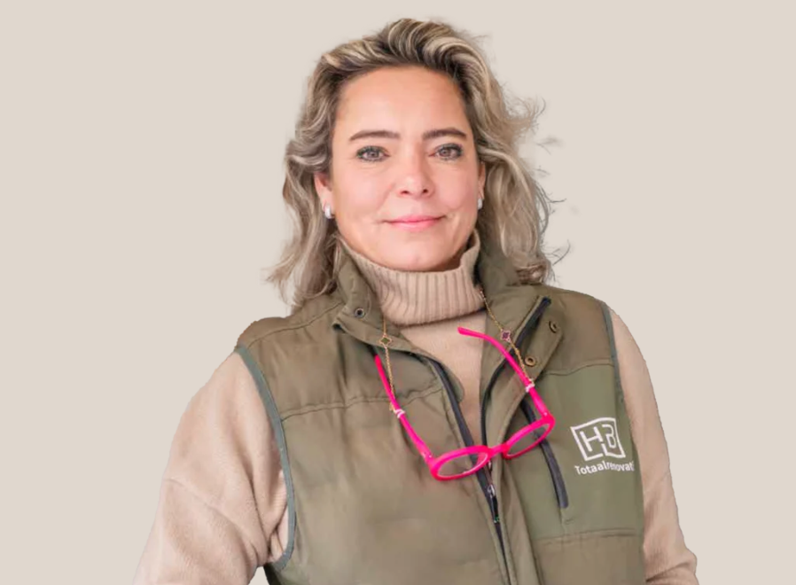 Aannemer Helen Bakker uit Laren is een zeldzaamheid in de bouw: ’Mannen die me niet kennen testen me vaak even uit’