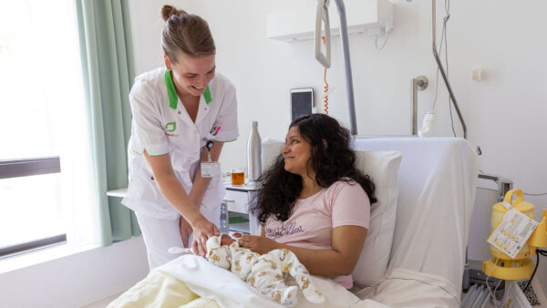 Nederlands onderzoek: veilig minder antibiotica voor pasgeboren baby’s door slimme rekenhulp