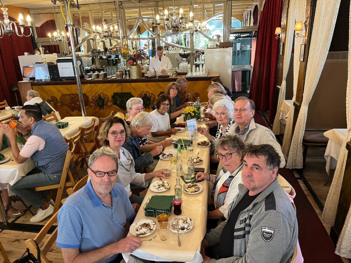 Marcel trakteert vrijwilligers Brinkhuis