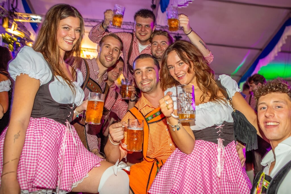 Oktoberfest Laren trekt duizend bezoekers: ‘Willen lokale karakter behouden’