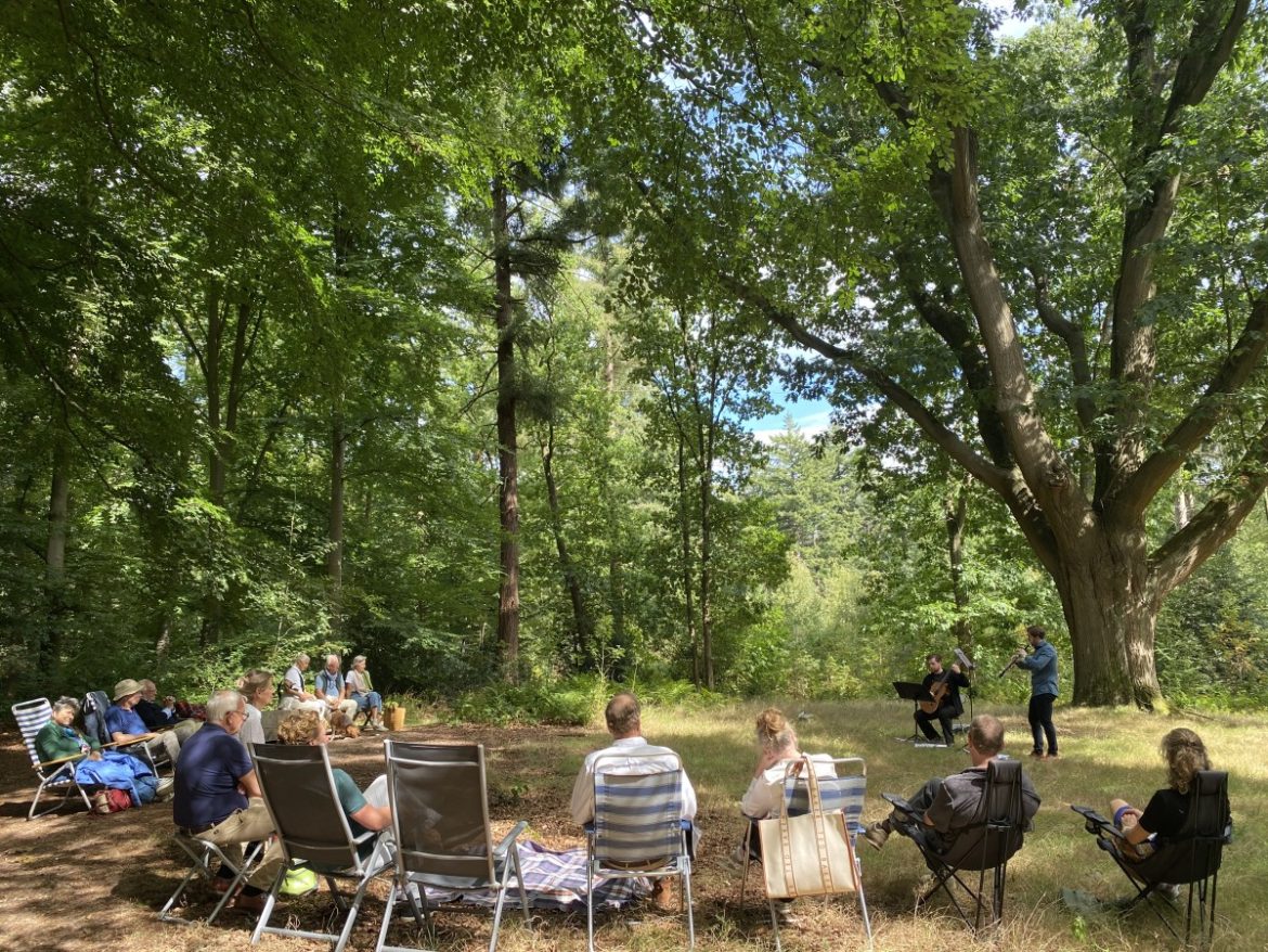 Muzikale middag onder Amerikaanse eik op landgoed Larenberg