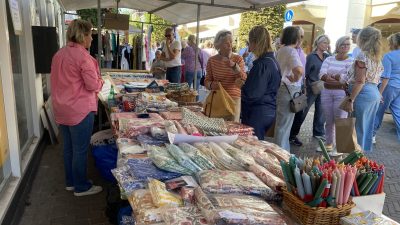 Grote toeloop bij ‘Sunny  Streetsale’