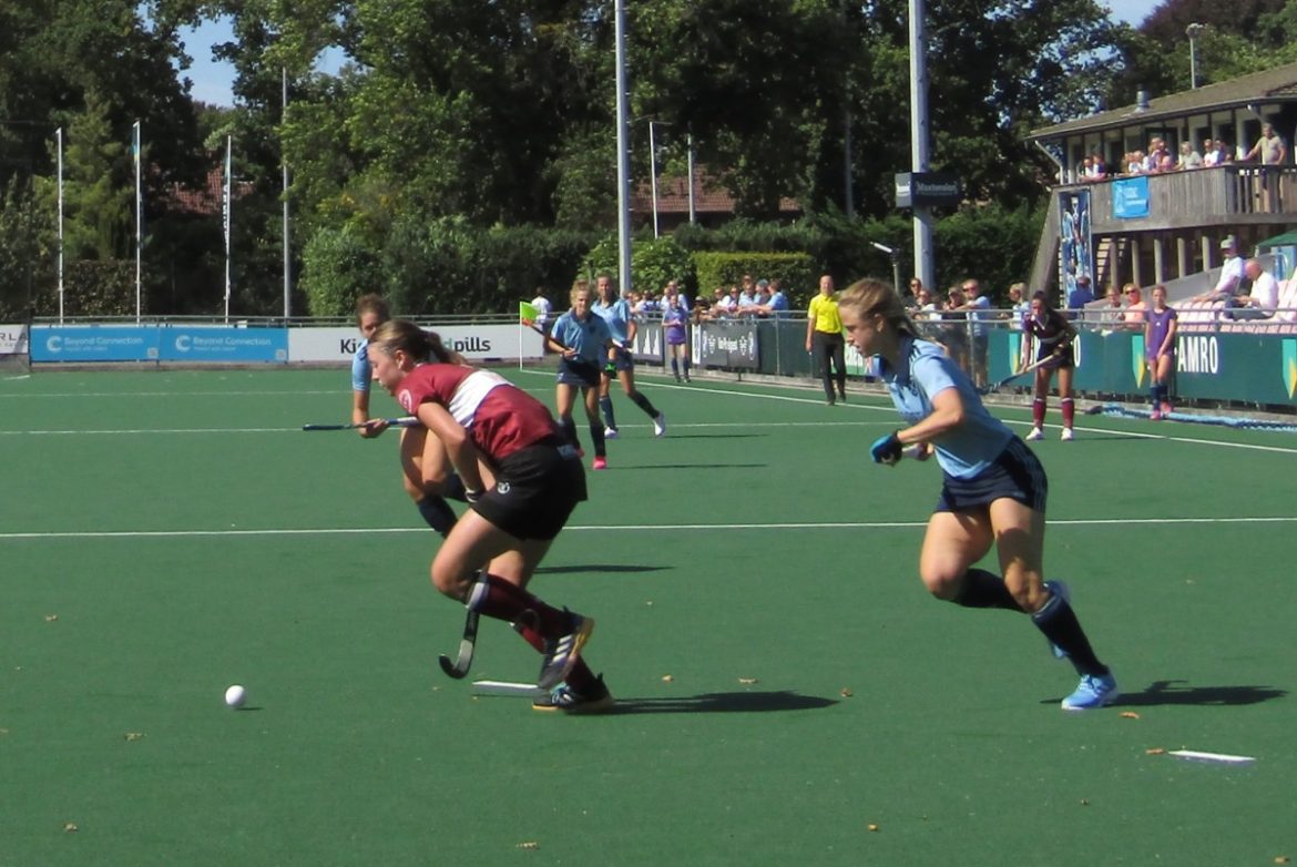 Fleur Snijders maakt er drie voor winnend Laren: ’Ging vroeger met mijn ouders naar McDonalds als ik er drie maakte. Zal je zien, zijn ze er niet’