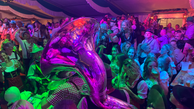 Oktoberfest Laren gaat zaterdag a.s.weer los: nieuwe band, nieuwe Schirmbar en steun voor goed doel