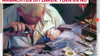 Plakplaatjes koorts in Laren: Historische Kring maakt nieuw stickerboek vol geschiedenis 