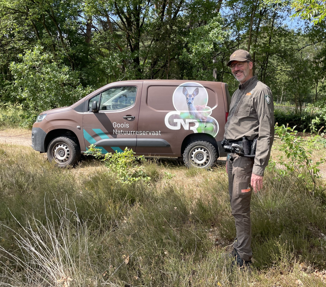 Boswachters slaan alarm over branden en afvaldumpen in het bos en op de hei