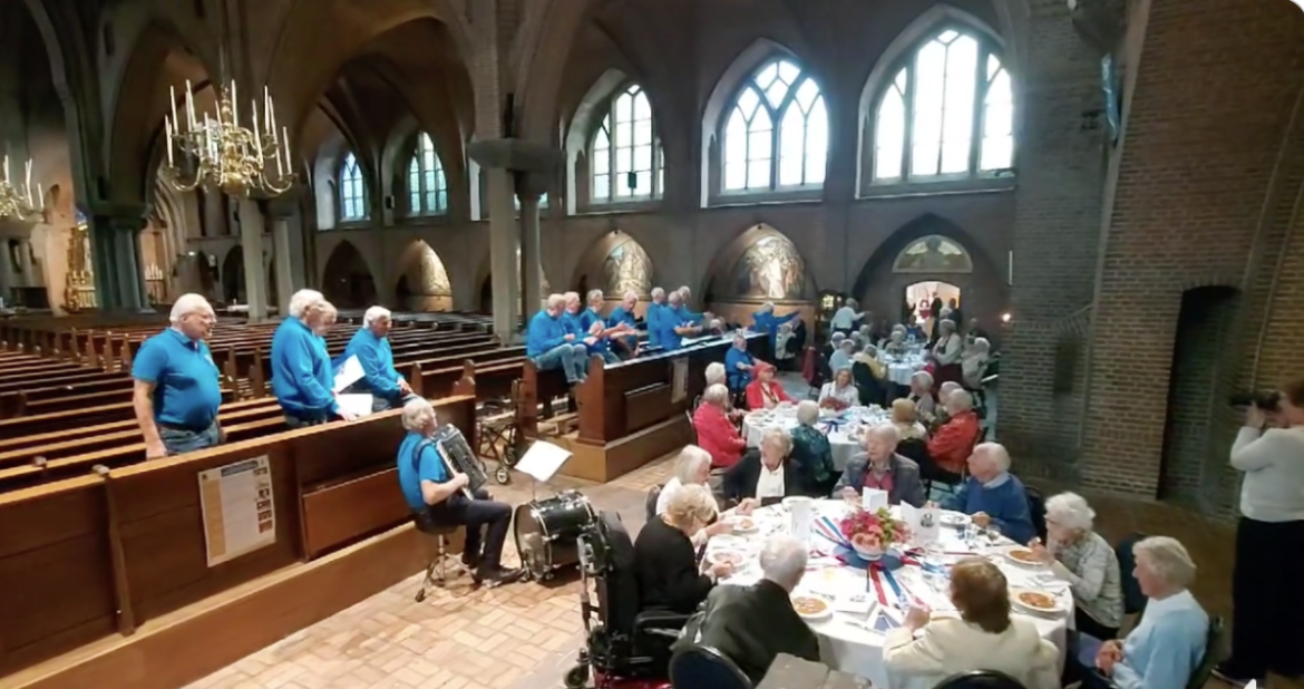 Feestmaaltijd in de kerk…
