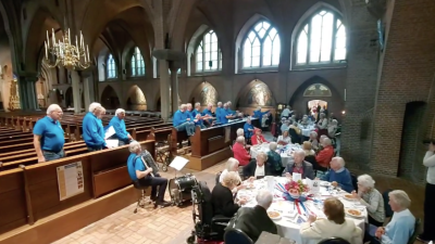 Feestmaaltijd in de kerk…