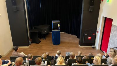 Poppentheater in het Brinkhuis