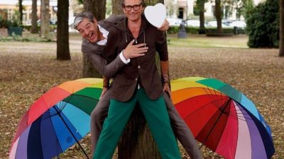 Laren kleurt ook zondag 12 oktober in alle tinten van de regenboog in het kader van Pride. . 