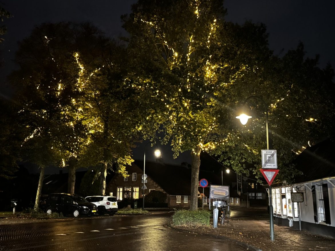 Put on the Xmas lights…