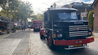 Najaarsrit ‘Historische Automobiel Vereniging  Vrachtwagengroep’ deed Laren aan