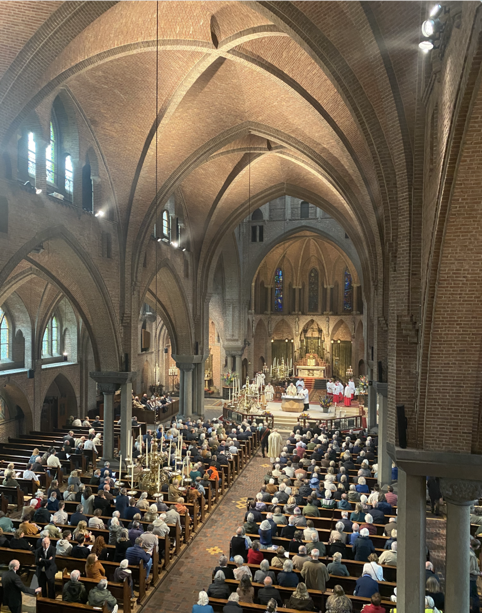(fotoreportage)Feestelijk eeuwfeest met indrukwekkende altaarinwijding