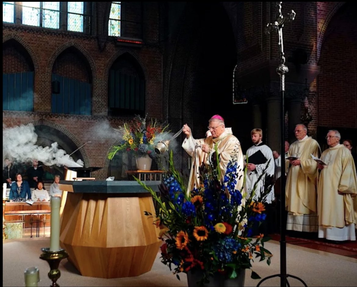 Nieuw altaar in jarige basiliek