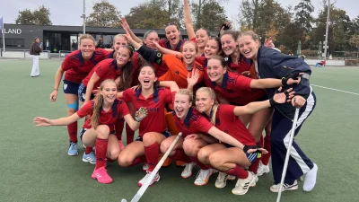 Laren MO18-1 promoveert naar landelijke hockeycompetitie