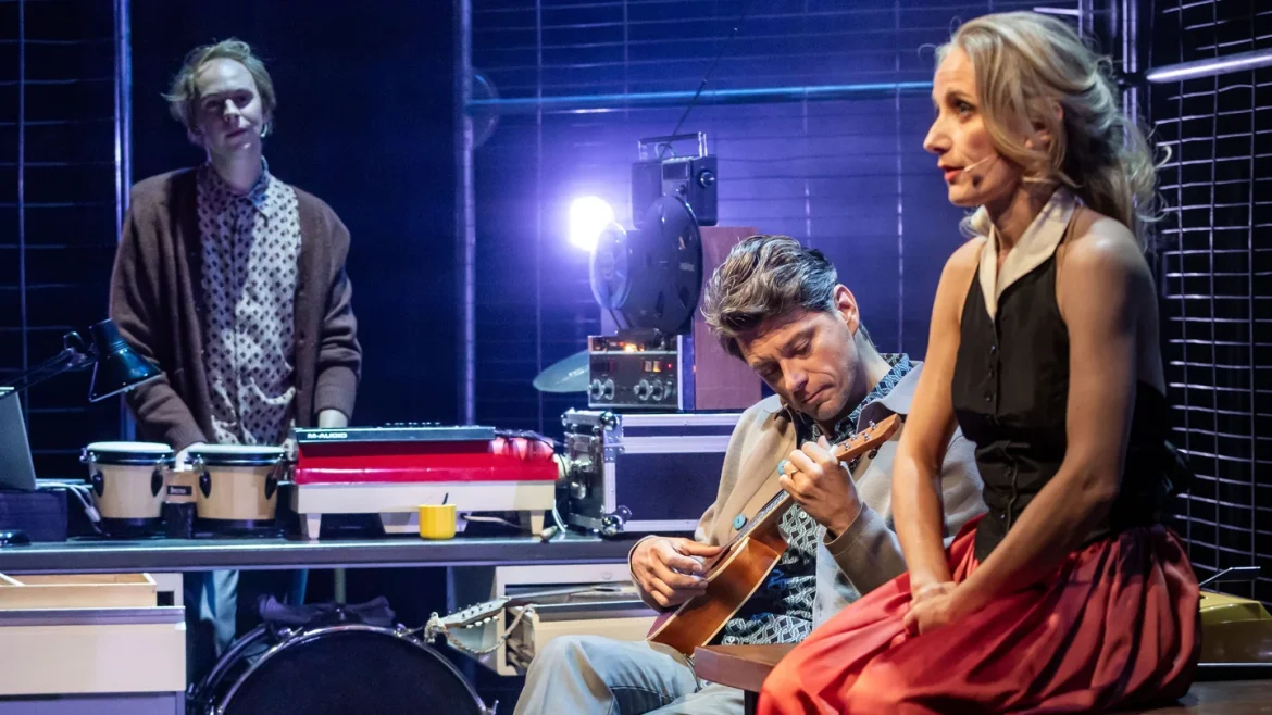 AIVD-spion inspireert broer en zus tot theatervoorstelling