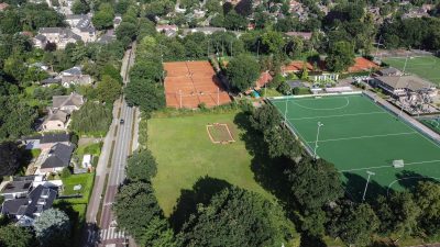 Collegebesluit: Nieuw schoolgebouw op sportveldje Eemnesserweg?