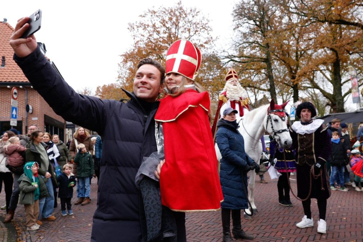 Vandaag komt Sinterklaas naar Laren!!!!!!!!