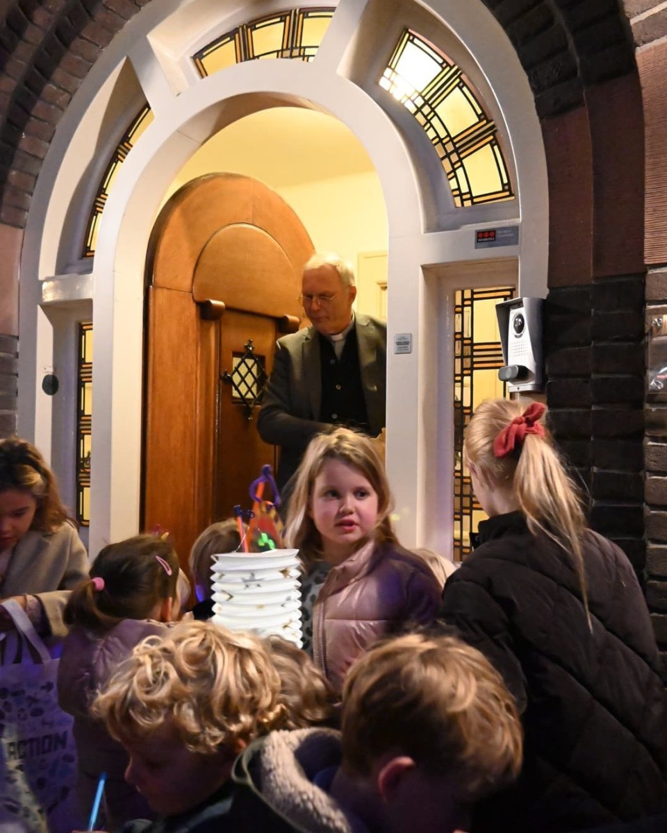 Sint Maarten viering  en lampionnenoptocht in Laren …