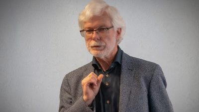 Oprichter Pasfoto Laren Aad Doorduin overleden