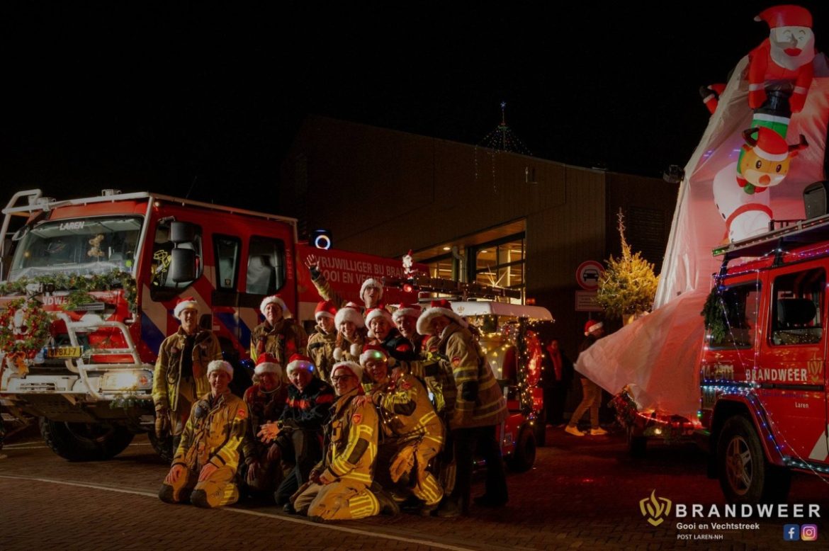 Ook de brandweer liet zich van hun beste kant zien op de Lichtjesparade. Ze maakte een eigen fotoreportage.