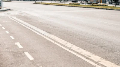 Laarderweg-West krijgt voorrangsweg met plateaus en fietsstroken