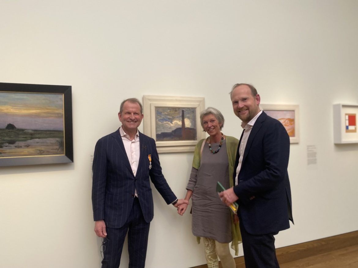 Een Mondriaan en een lintje voor afscheidnemende museumdirecteur Jan Rudolph de Lorm 