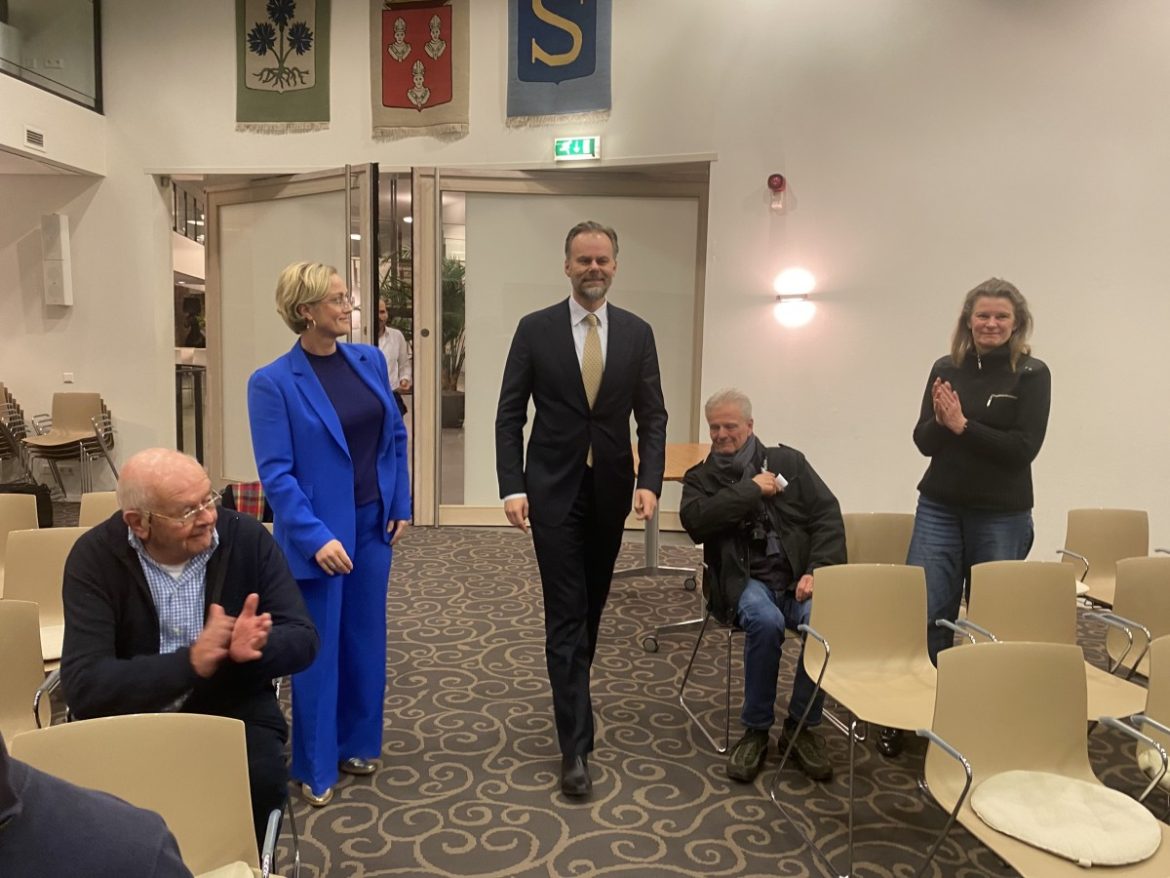 Gemeenteraad draagt Robert van Rijn voor als nieuwe burgemeester van Laren