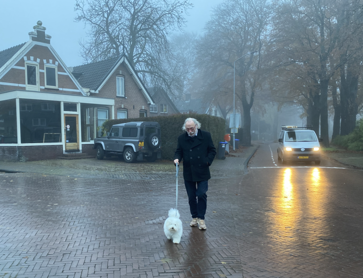 Overheid adviseert baasjes ’Houd je kat binnen en lijn je hond aan’.