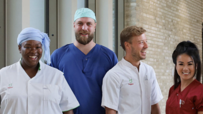 Tergooi MC schudt geen handen meer: ’Zo verminderen we in het ziekenhuis de kans op besmetting met griep of covid’