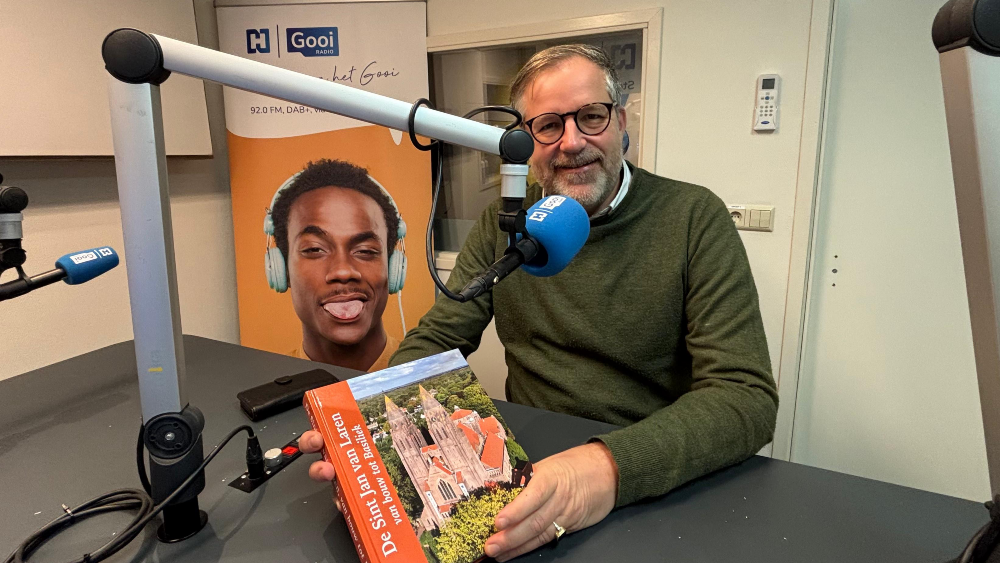(audio) Karel Loeff over het nieuwe boek over de basiliek in Laren