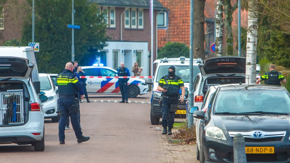 Politie-inzet aan de Warrekam in Laren