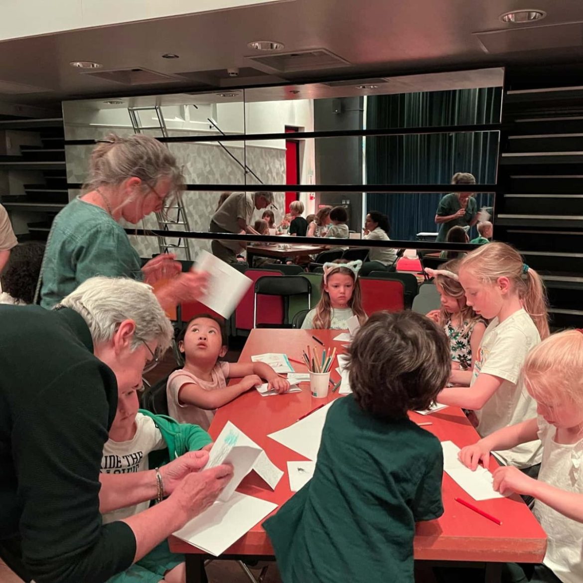 Workshop/kinderverteltheater over  kunststroming De Stijl in Brinkhuis