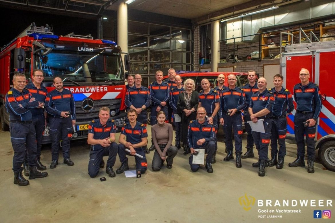 Gemeente Laren eert inzet van vrijwillige brandweer