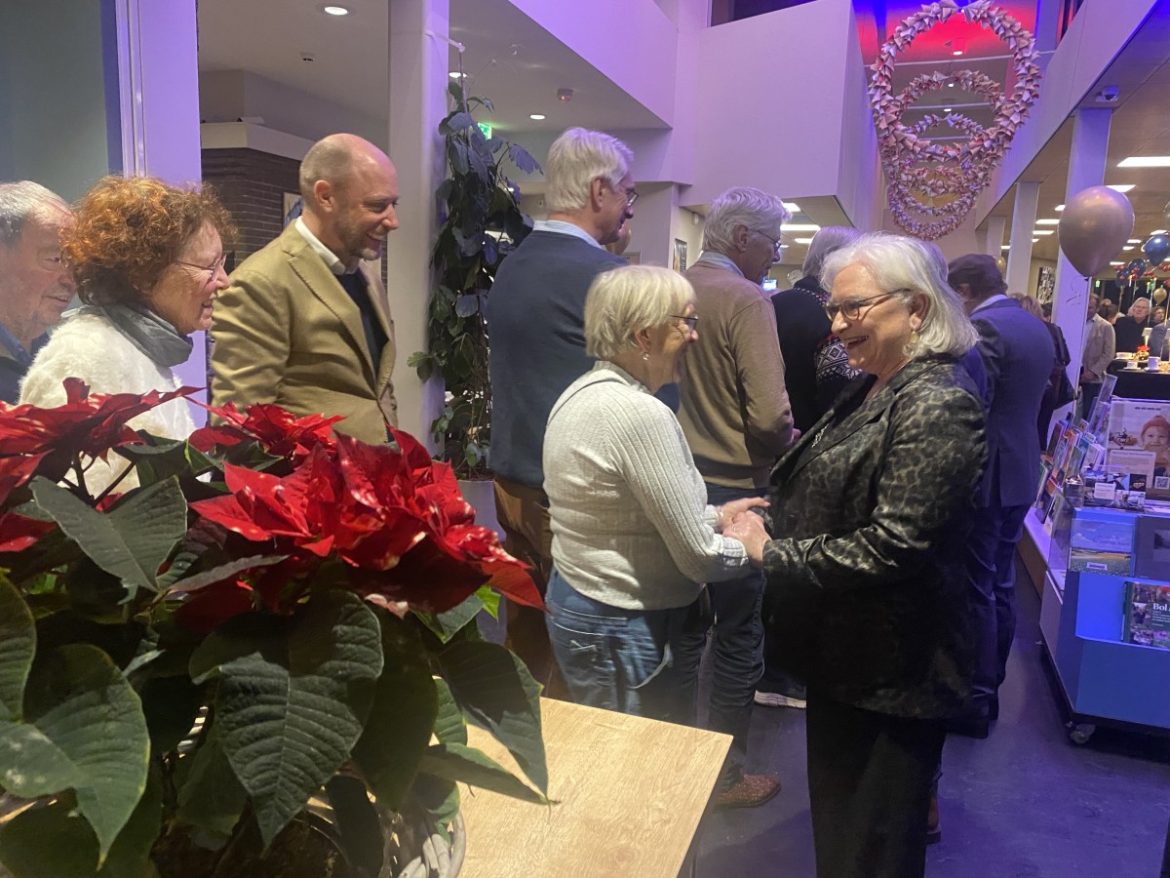 (fotorepo) Drukbezochte Nieuwjaarsreceptie  gemeente Laren