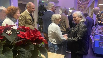 (fotorepo) Drukbezochte Nieuwjaarsreceptie  gemeente Laren