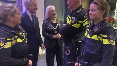 Wijkagent Michelle neemt taken over van vertrekkende collega Remco. Pop up voor vandaag afgelast