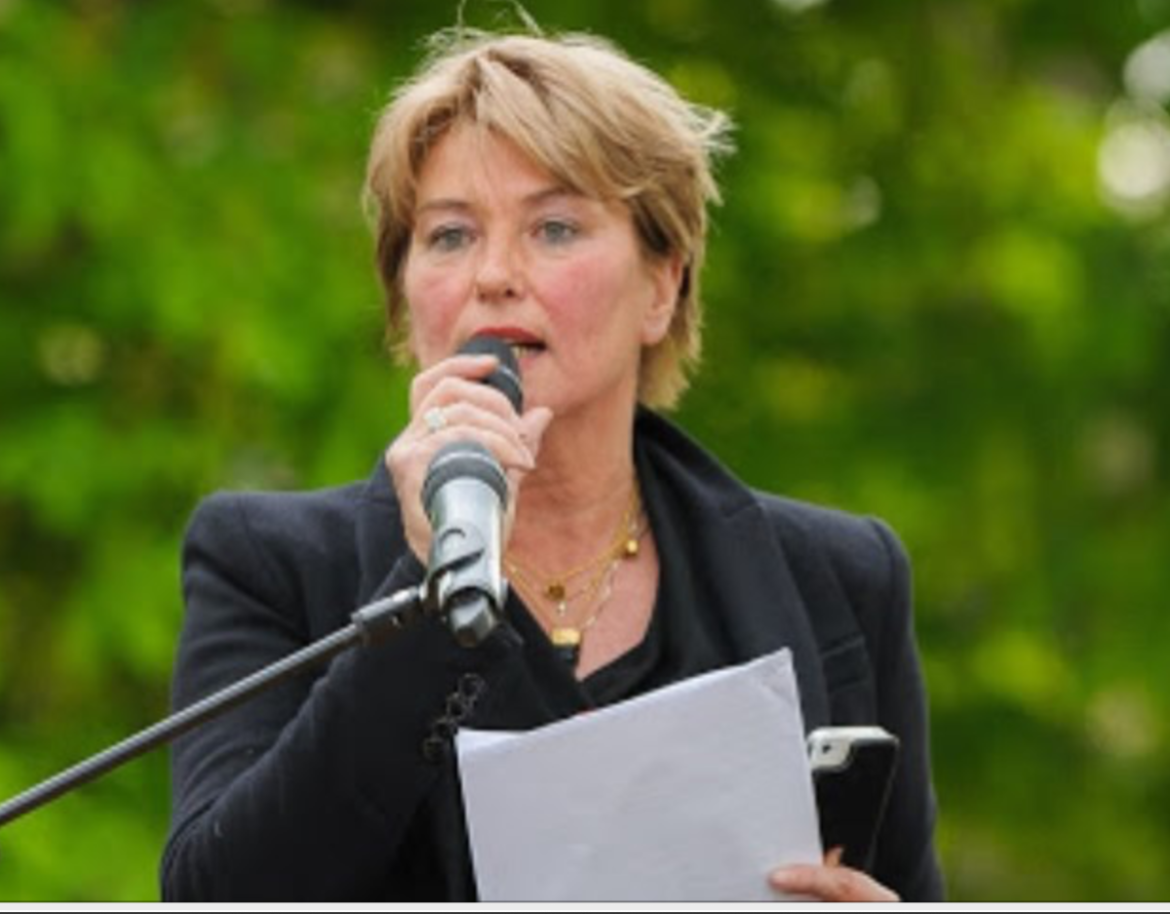 Raadslid Désirée Niekus stopt met eigen partij en sluit zich aan bij Larens Behoud: