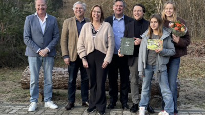 Welkomstboek voor eerste bewoner Buurtschap Crailo: ‘Ik ben hier op een goede plek’