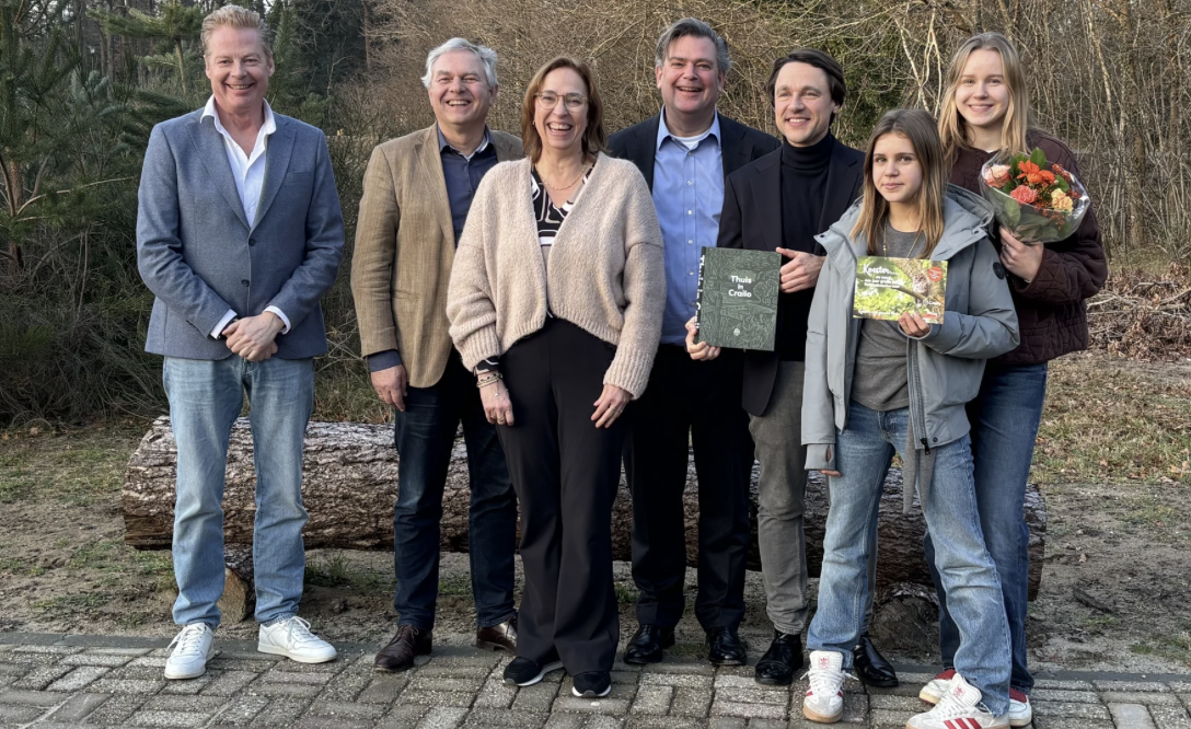 Welkomstboek voor eerste bewoner Buurtschap Crailo: ‘Ik ben hier op een goede plek’