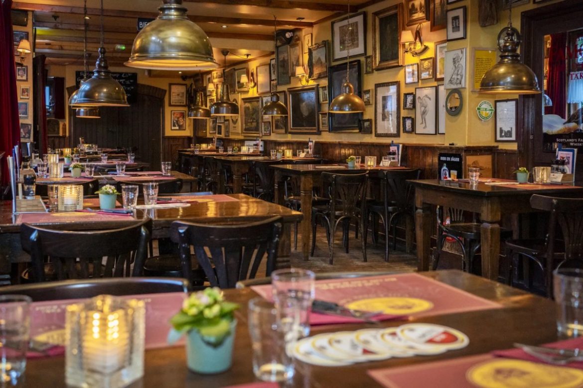 Blaricumse café d’Ouwe Tak in andere handen: Patrick Lommers neemt iconische kroeg over 