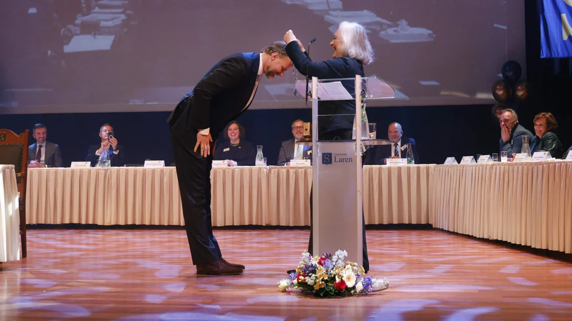 Robert van Rijn geïnstalleerd als burgemeester van Laren: ’Eerste honderd dagen in het teken van kennismaken en luisteren’