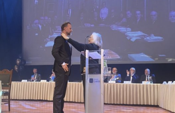 (fotorepo) mr.Robert van Rijn geïnstalleerd als 22ste burgemeester van Laren