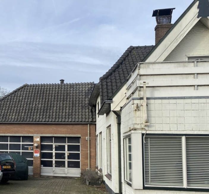 Buurt vraagt zorgvuldige afweging voor de historische dorpskern rond herontwikkeling St.Janstraat 26, voormalige garage Bouman