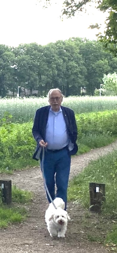 Hoe zit het nou precies over al of niet afschaffen hondenbelasting in Laren?