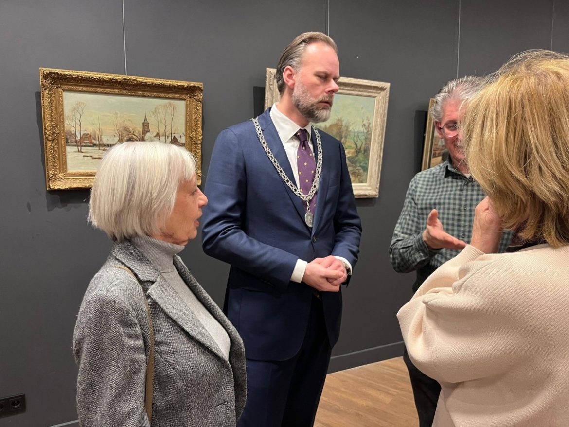 Burgemeester opent expositie in Brinkhuis