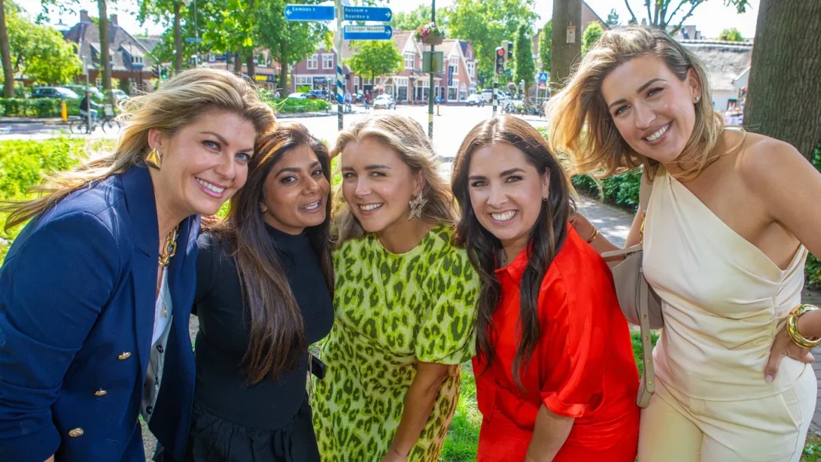 Larense ‘Gooische moeder’ Bo Wilkes schuilt in kelder in Dubai na raketaanvallen