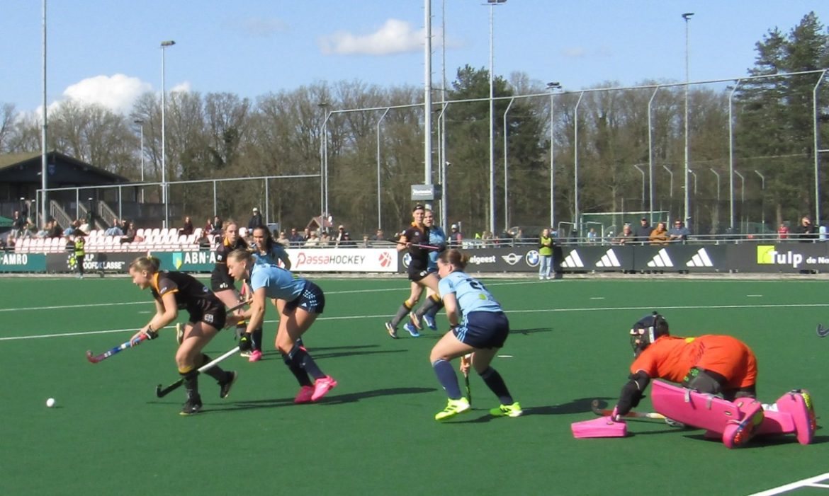 Laren Dames 1  wint thuis tegen Schiedam